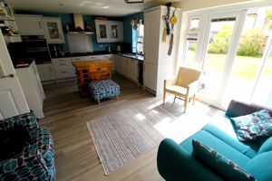 Kitchen/Breakfast Room- click for photo gallery